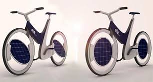 Una bicicleta eléctrica que usa energía solar y puede cargarse hasta en días nublados